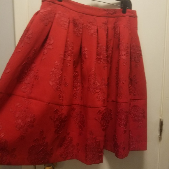Elle red skirt - Picture 3 of 5